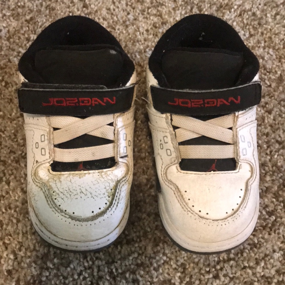 white toddler jordan sneakers size 7C